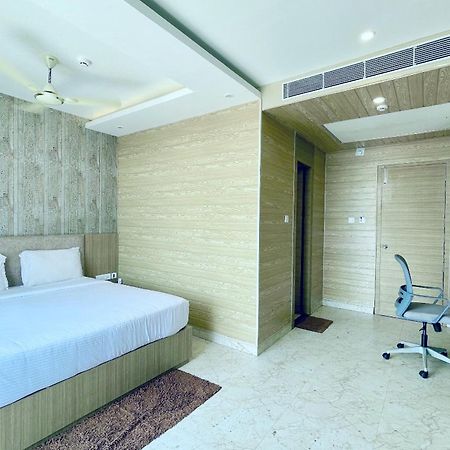 A Luxury Hotel - T - B - Suite Near Sea Beach And Temple - Fully Air Conditioned Hotel At Prime Location - Beach Front And Near Temple - Hygiene & Spacious Room - With Wifi- Restaurant- Lift- And- Parking - Best Hotel In Puri Exterior photo