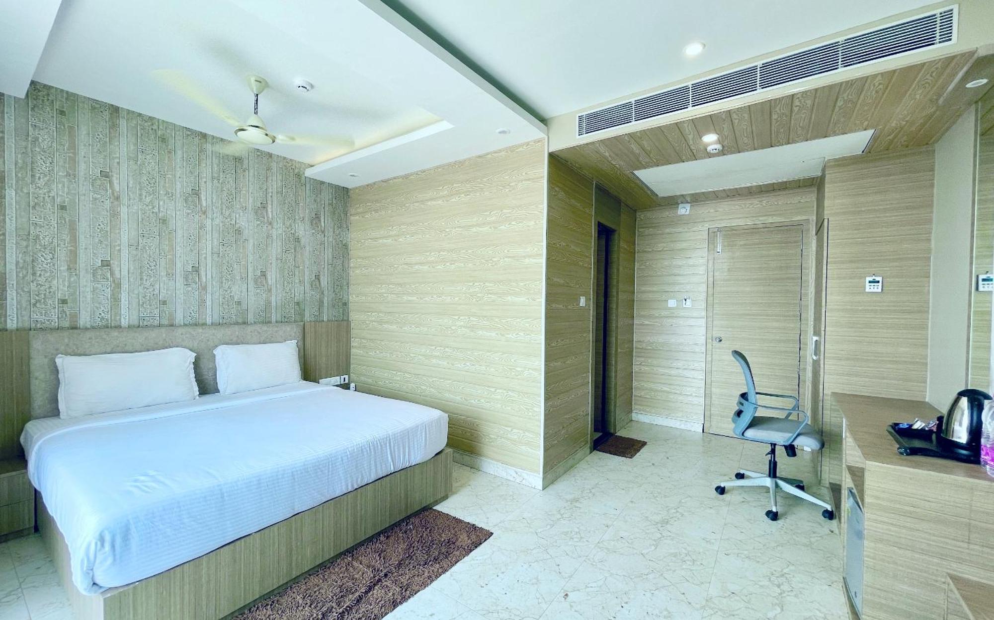 A Luxury Hotel - T - B - Suite Near Sea Beach And Temple - Fully Air Conditioned Hotel At Prime Location - Beach Front And Near Temple - Hygiene & Spacious Room - With Wifi- Restaurant- Lift- And- Parking - Best Hotel In Puri Exterior photo