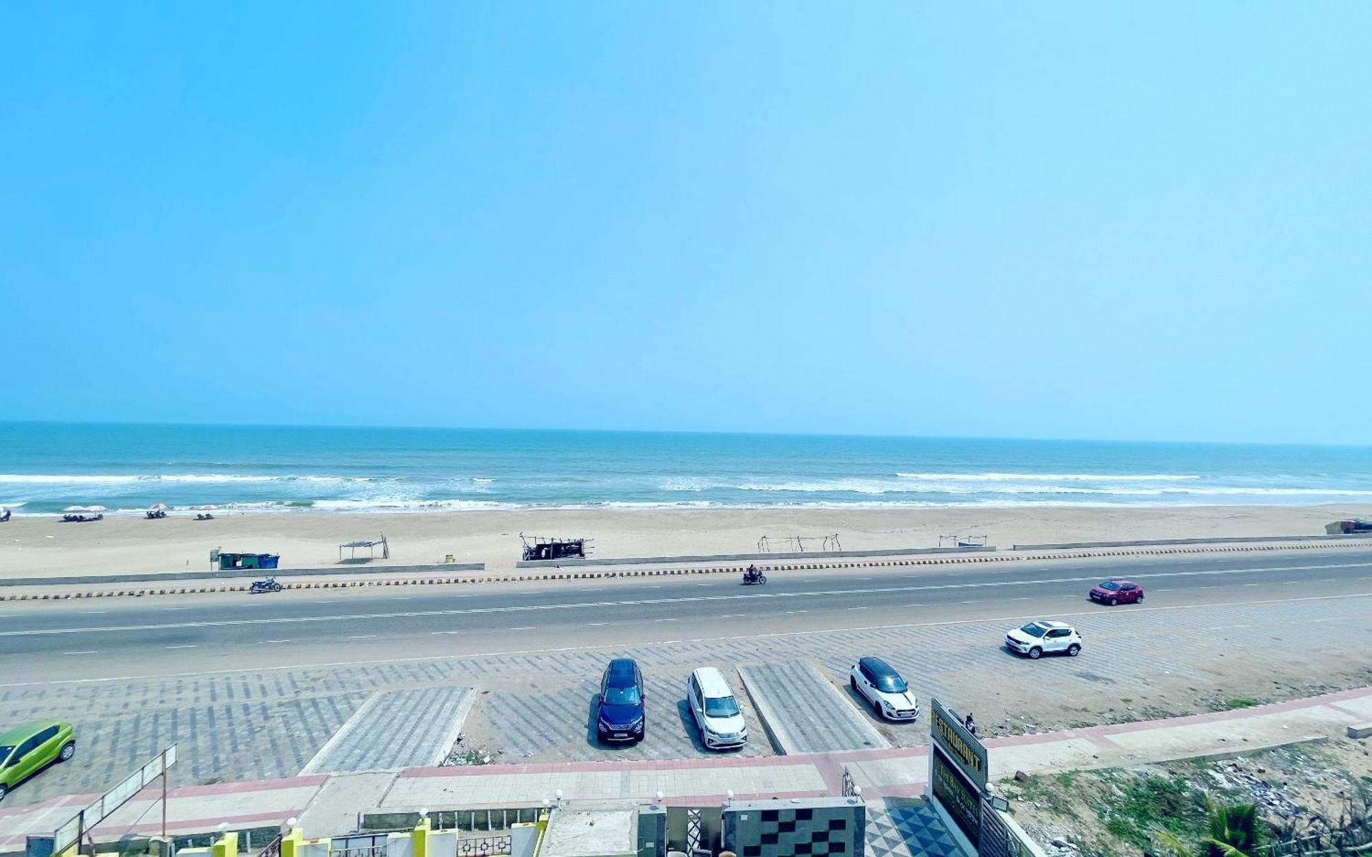 A Luxury Hotel - T - B - Suite Near Sea Beach And Temple - Fully Air Conditioned Hotel At Prime Location - Beach Front And Near Temple - Hygiene & Spacious Room - With Wifi- Restaurant- Lift- And- Parking - Best Hotel In Puri Exterior photo